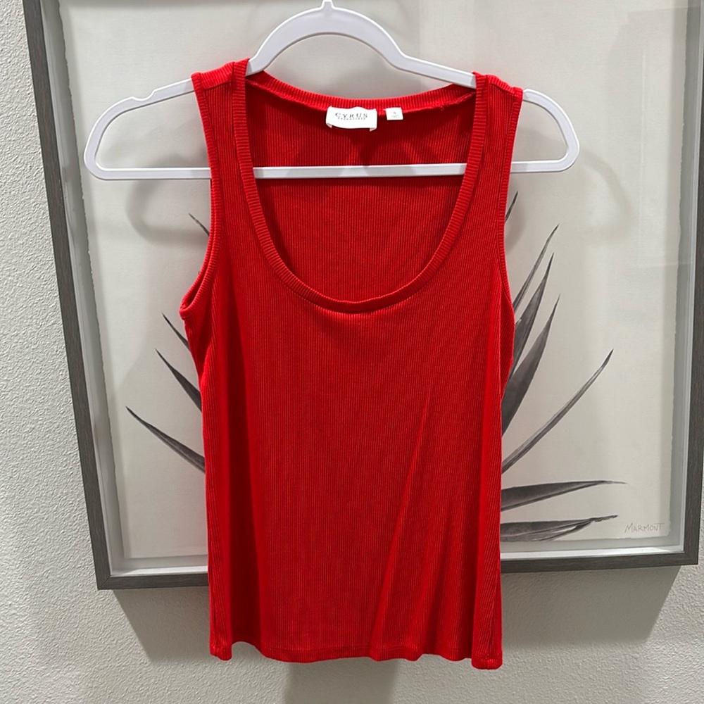 Red ribbed tank